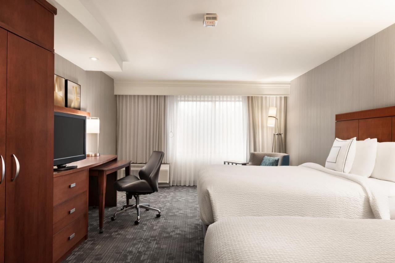 Courtyard By Marriott Potomac Mills Woodbridge Hotel Bagian luar foto