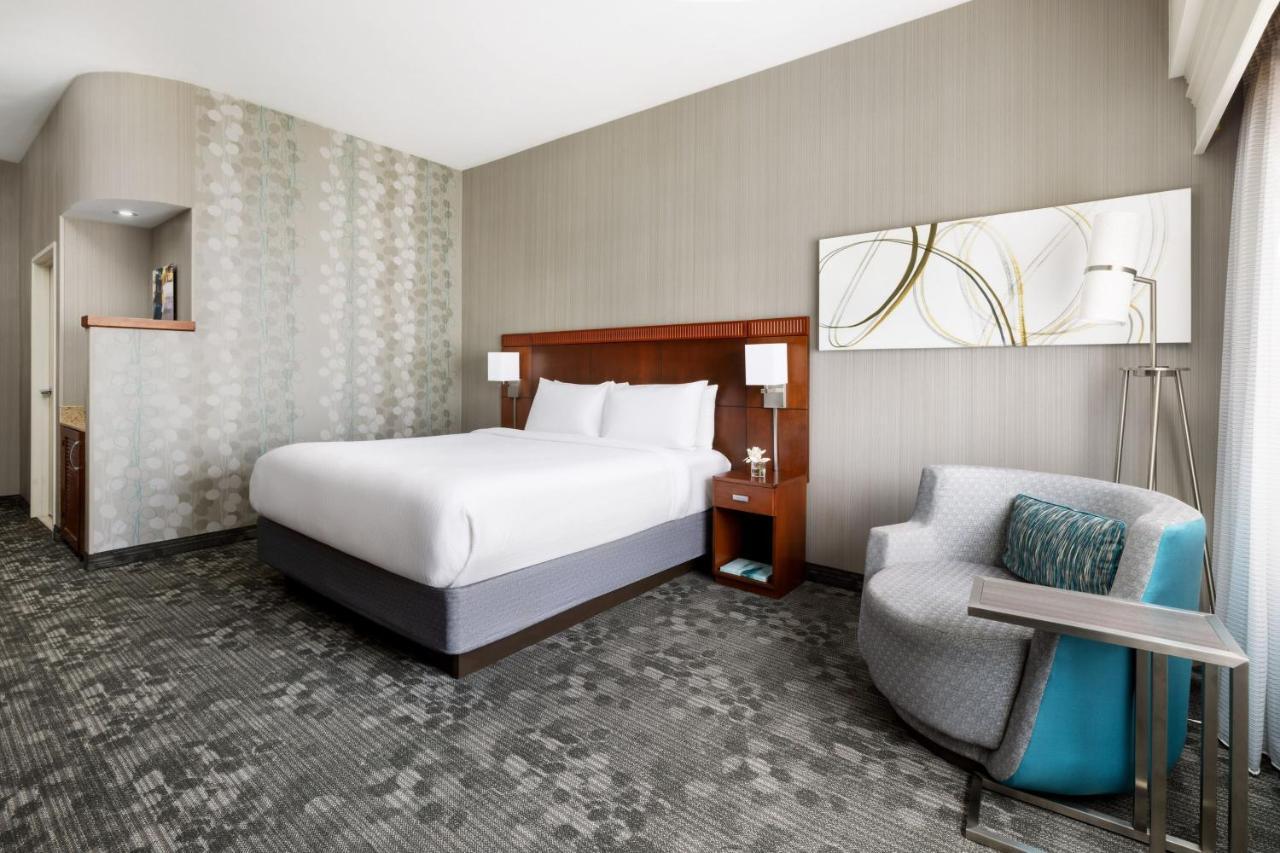 Courtyard By Marriott Potomac Mills Woodbridge Hotel Bagian luar foto