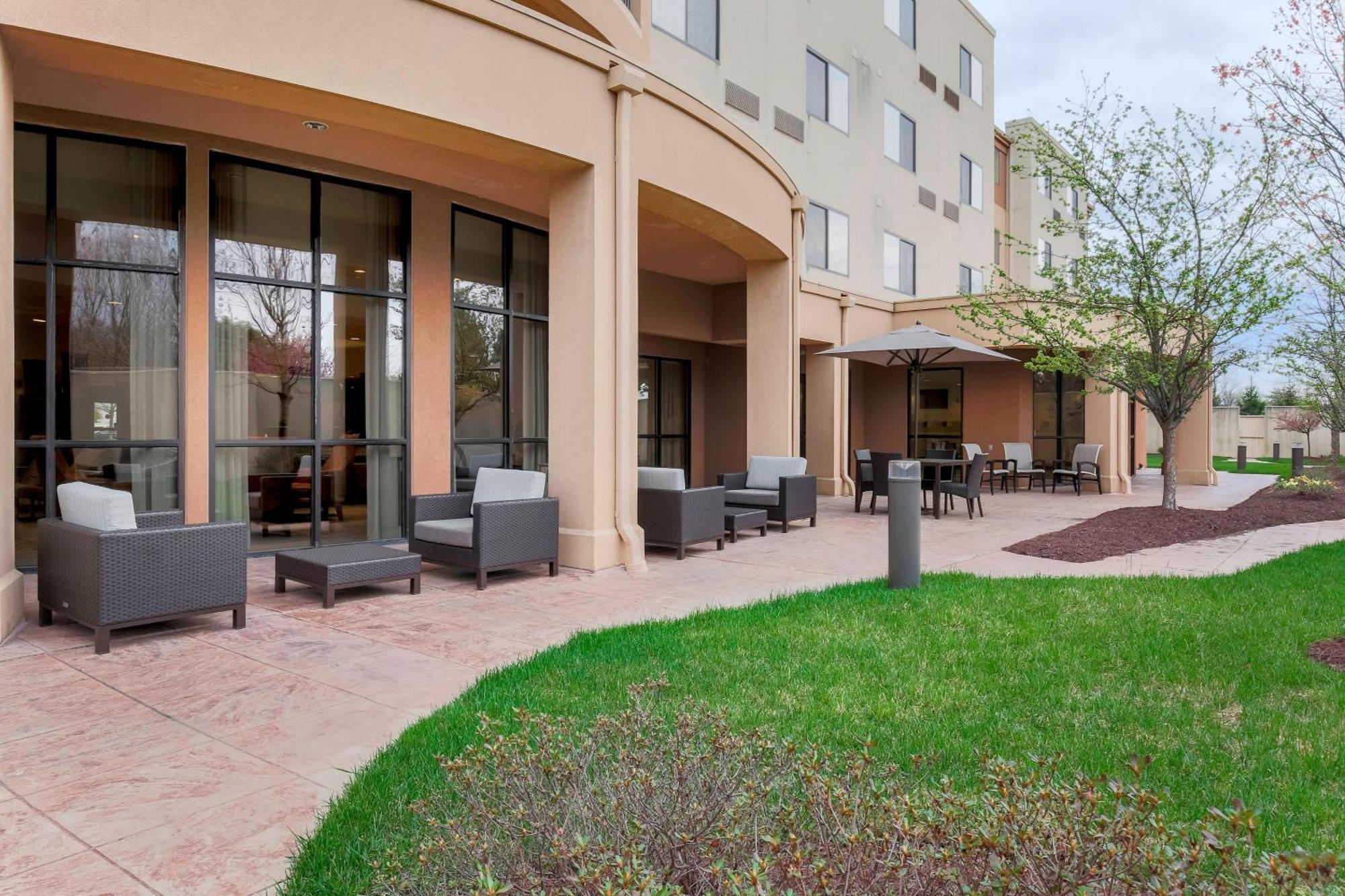 Courtyard By Marriott Potomac Mills Woodbridge Hotel Bagian luar foto