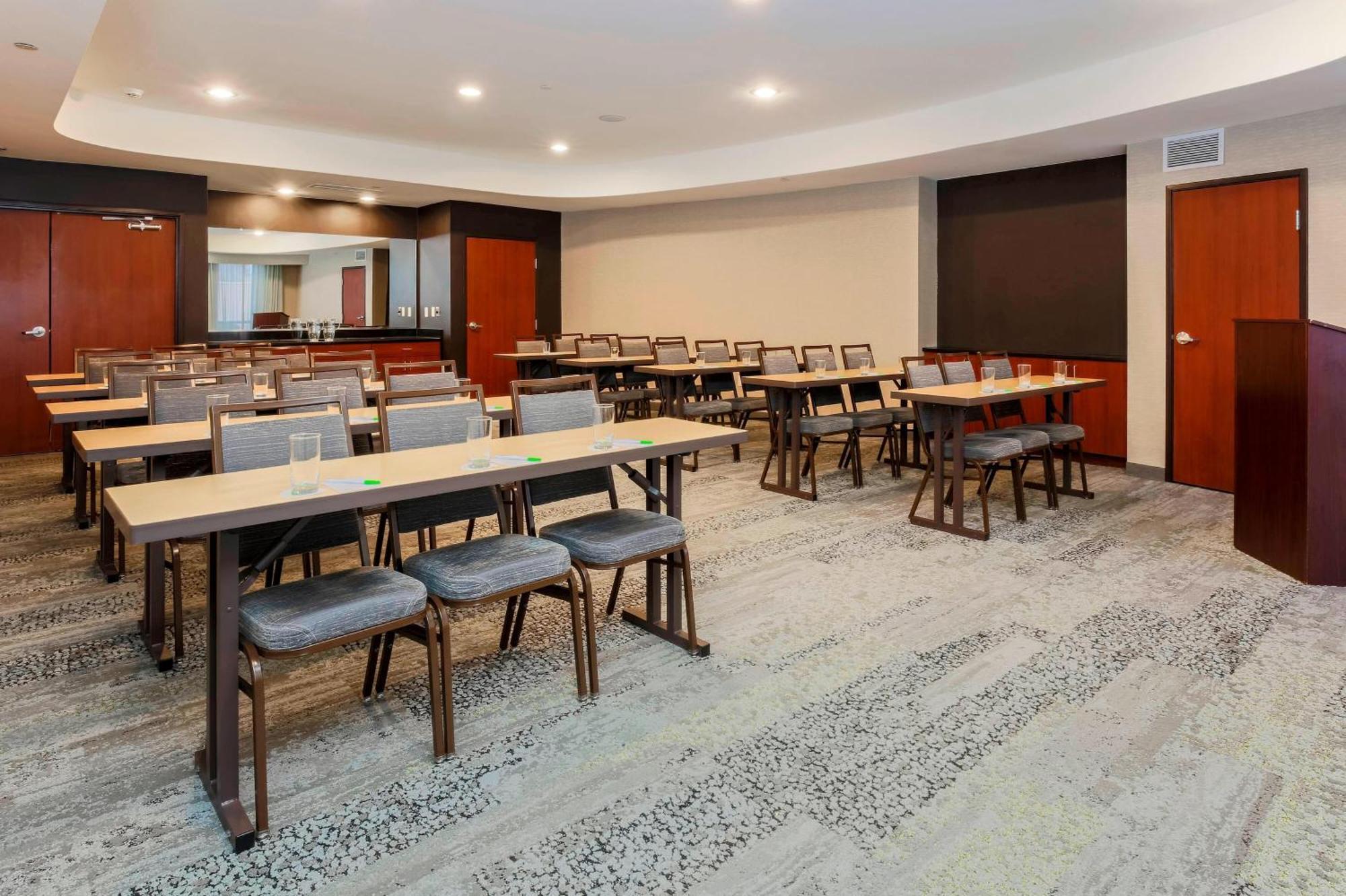 Courtyard By Marriott Potomac Mills Woodbridge Hotel Bagian luar foto