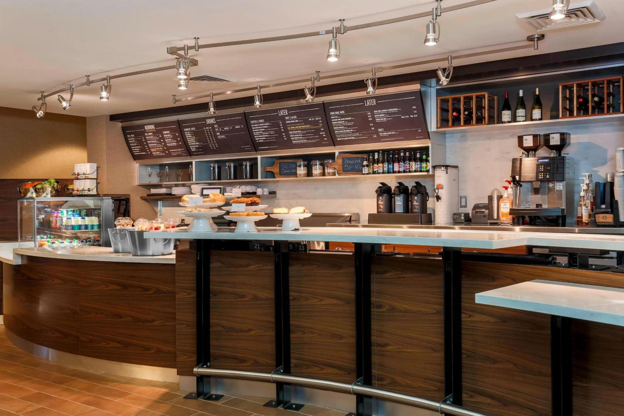 Courtyard By Marriott Potomac Mills Woodbridge Hotel Bagian luar foto