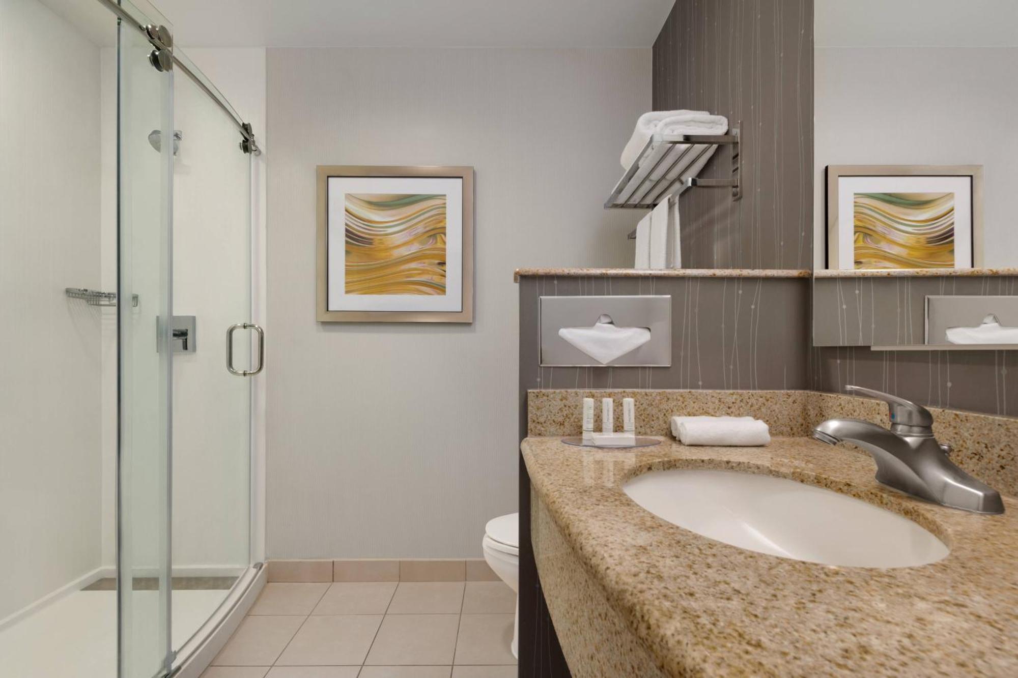 Courtyard By Marriott Potomac Mills Woodbridge Hotel Bagian luar foto