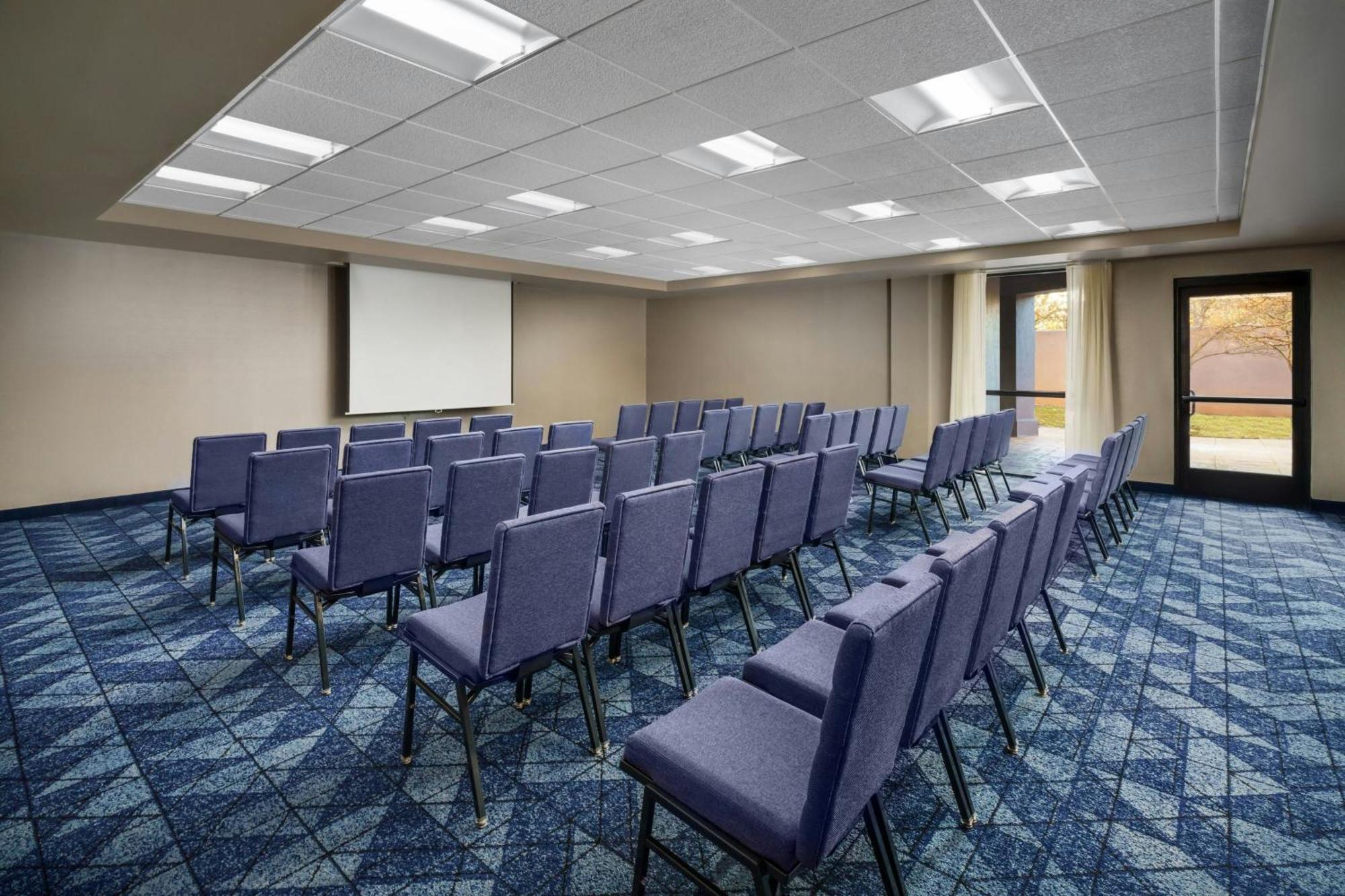 Courtyard By Marriott Potomac Mills Woodbridge Hotel Bagian luar foto