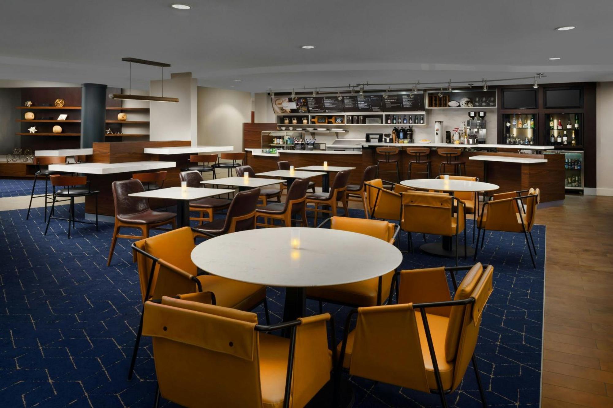 Courtyard By Marriott Potomac Mills Woodbridge Hotel Bagian luar foto