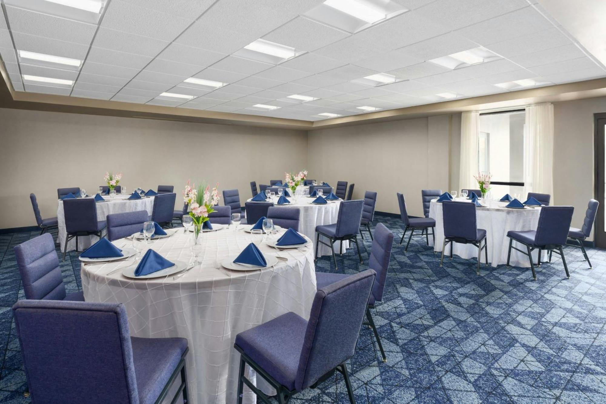 Courtyard By Marriott Potomac Mills Woodbridge Hotel Bagian luar foto