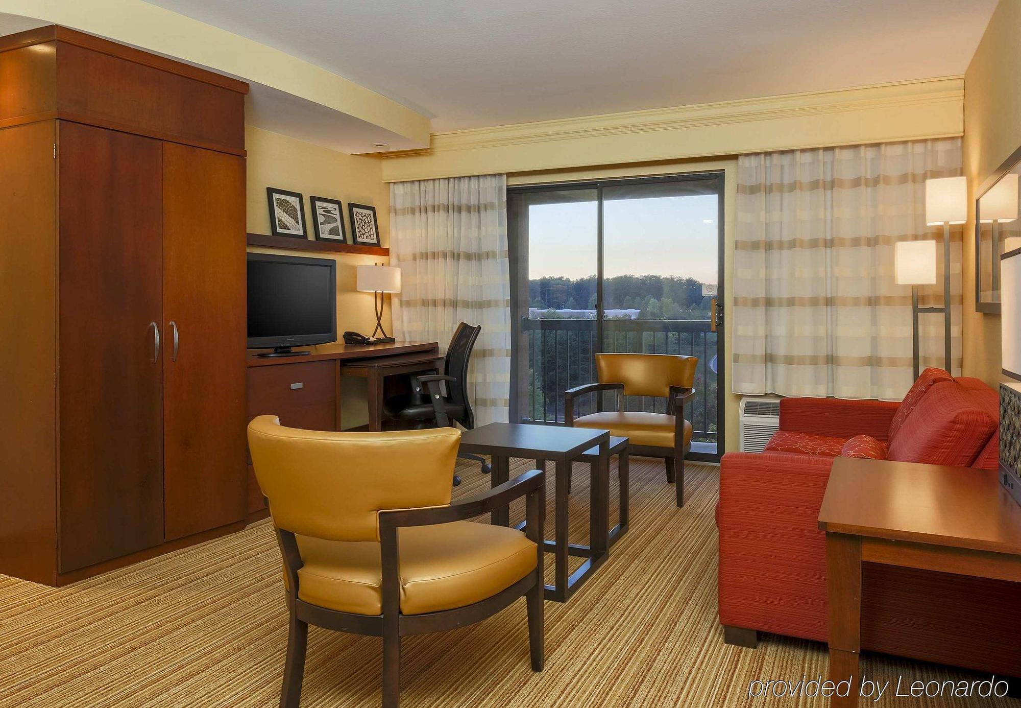 Courtyard By Marriott Potomac Mills Woodbridge Hotel Bagian luar foto