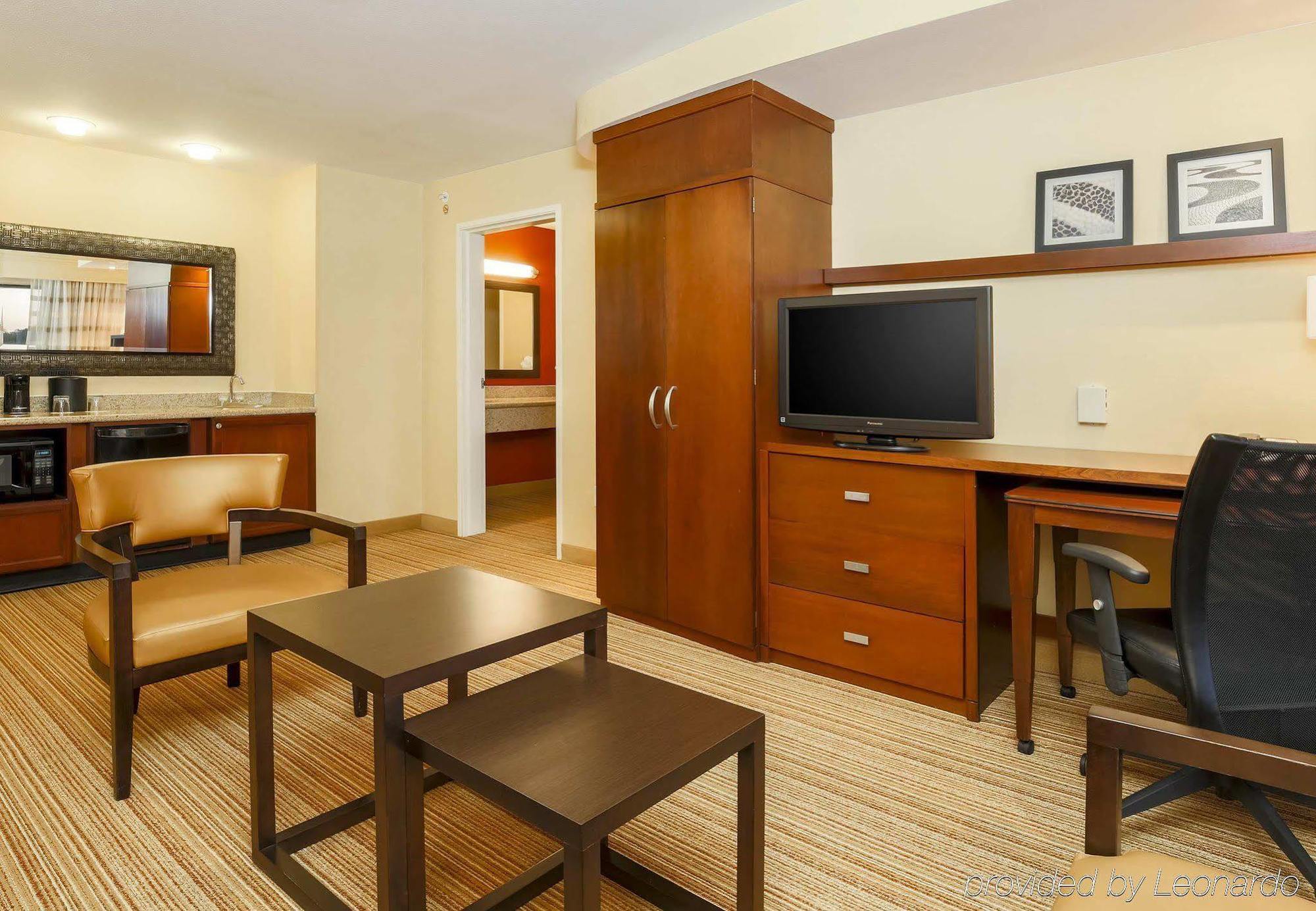 Courtyard By Marriott Potomac Mills Woodbridge Hotel Bagian luar foto