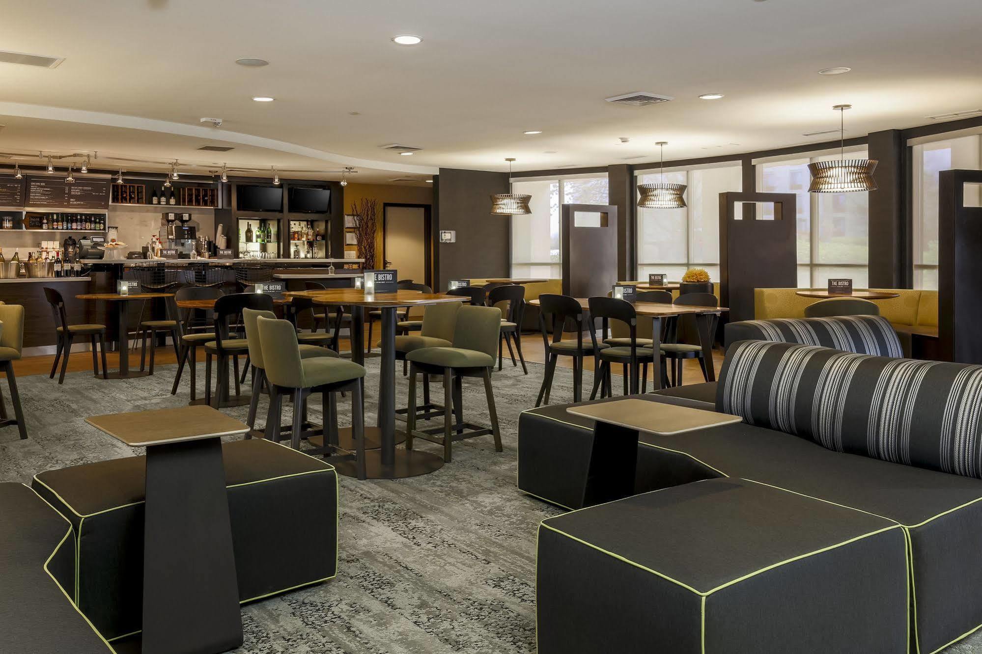 Courtyard By Marriott Potomac Mills Woodbridge Hotel Bagian luar foto